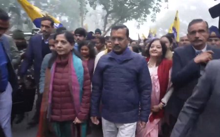 केजरीवाल नई दिल्ली सीट से नामांकन के लिए निकले, नामांकन से पहले पैदल मार्च