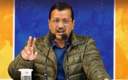 यमुना में जहर के मुद्दे पर चुनाव आयोग से भिड़े केजरीवाल