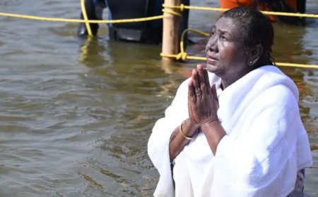 राष्ट्रपति ने महाकुंभ में डुबकी लगाई:भीड़ के चलते संगम स्टेशन बंद करना पड़ा