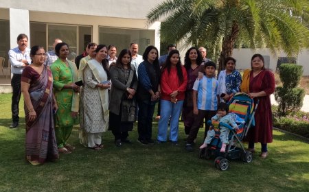 कॉलोनी की दीवार तोड़कर अवैध निर्माण का विरोध, प्रशासन से गुहार