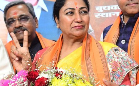 रेखा गुप्ता ने ली दिल्ली के CM  पद की शपत,चौथी महिला सीएम बनीं