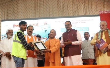 महाकुंभ के सफाईकर्मियों को CM योगी की बड़ी सौगात,अब मिलेगा 10 हजार बोनस और 5 लाख तक का फ्री इलाज