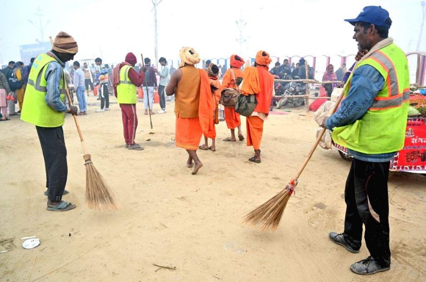 महाकुम्भ में चल रहा सबसे बड़ा सफाई अभियान , श्रद्धालुओ  के लिए उपलब्ध कराये गए 1.50 लाख टॉयलेट, 4 लाख से ज्यादा डस्टबिन