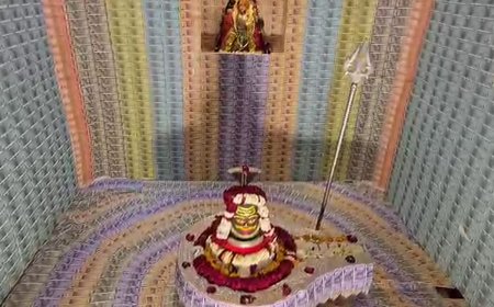 उज्जैन: महाशिवरात्रि पर 1 करोड़ 21 लाख रुपए के नोटों से सजाया गया श्री बुद्धेश्वर महादेव मंदिर