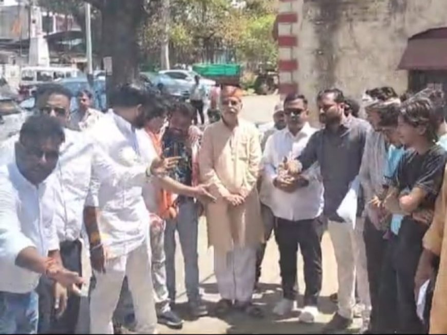 बजरंग दल और विश्व हिंदू परिषद SDM को सौंपा ज्ञापन:रंगमंच की जमीन पर कब्जा हटाने को कहा