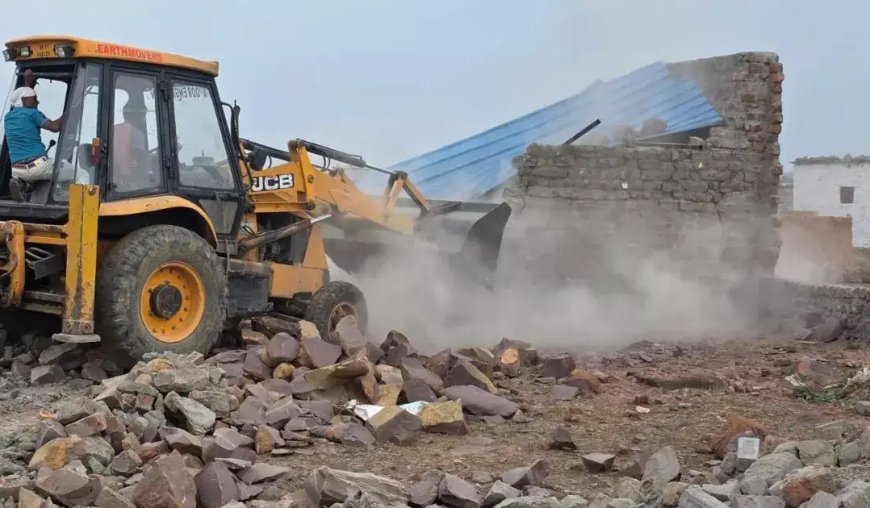 भोपाल की अवैध कॉलोनियों पर गरजा प्रशासन का बुलडोजर