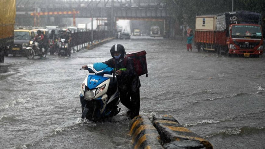 मुंबई में भारी बारिश से मचा कोहराम, विक्रोली में भूस्खलन से 2 की मौत