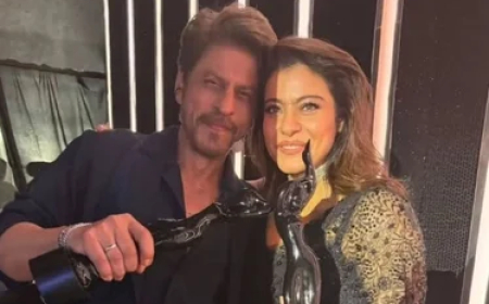 शाहरुख–काजोल ने फिर रचा 90s का जादू फिल्मफेयर में दिखी आइकॉनिक केमिस्ट्री