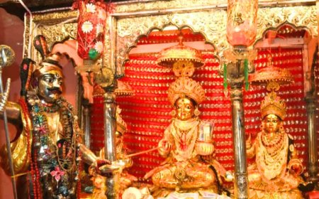 काशी विश्वनाथ धाम में धनतेरस पर खजाना वितरण