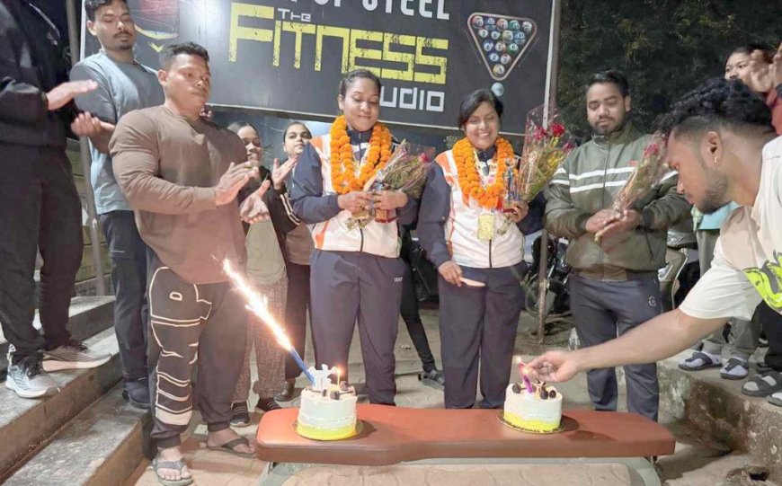 बस्तर की बेटियों का गर्व: इंटरनेशनल पावरलिफ्टिंग में गोल्ड मेडल